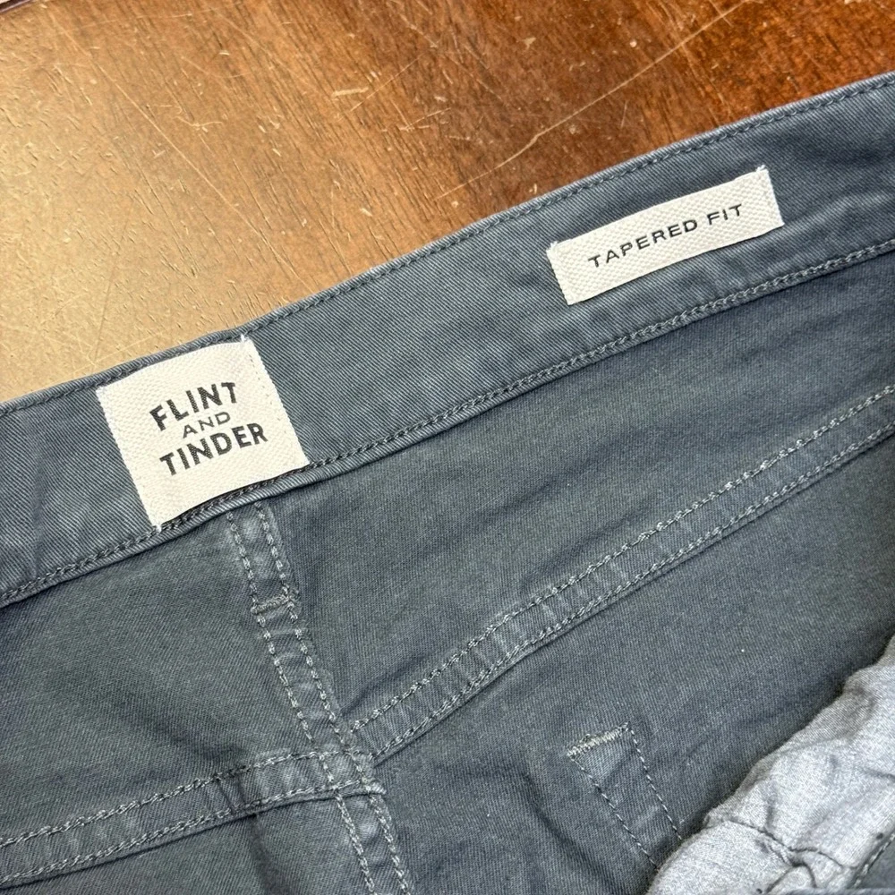 Flint and Tinder Tapered Fit Pants Chinos Gray Mens Size 30X29 (tag says 30x32)‎